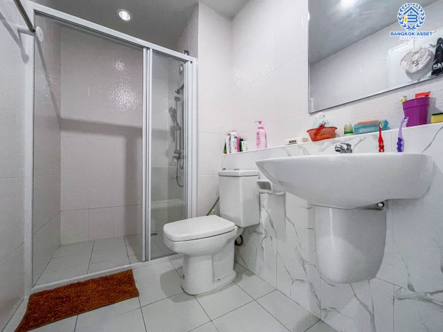 *****บ้านเดี่ยวมือสองย่านกรุงเทพฯ ม.ดิโอโซน เพชรเกษม หลังมุม เนื้อที่กว้างขวางเกือบ 32 ตร.ว.  ฟังก์ชัน 5 ห้องนอน 3 ห้องน้ำ ที่จอดรถ 2 คัน ฟรี! เครื่องปรับอากาศ 4 เครื่อง! โครงการตั้งบนทำเลแห่งการเดินทาง ใกล้รถไฟฟ้าสายสีน้ำเงิน "สถานีหลักสอง"